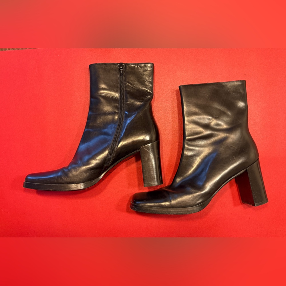 Fabulous Via Spiga Glossy Black Heeled Boots. Excellent condition. Made Italy.